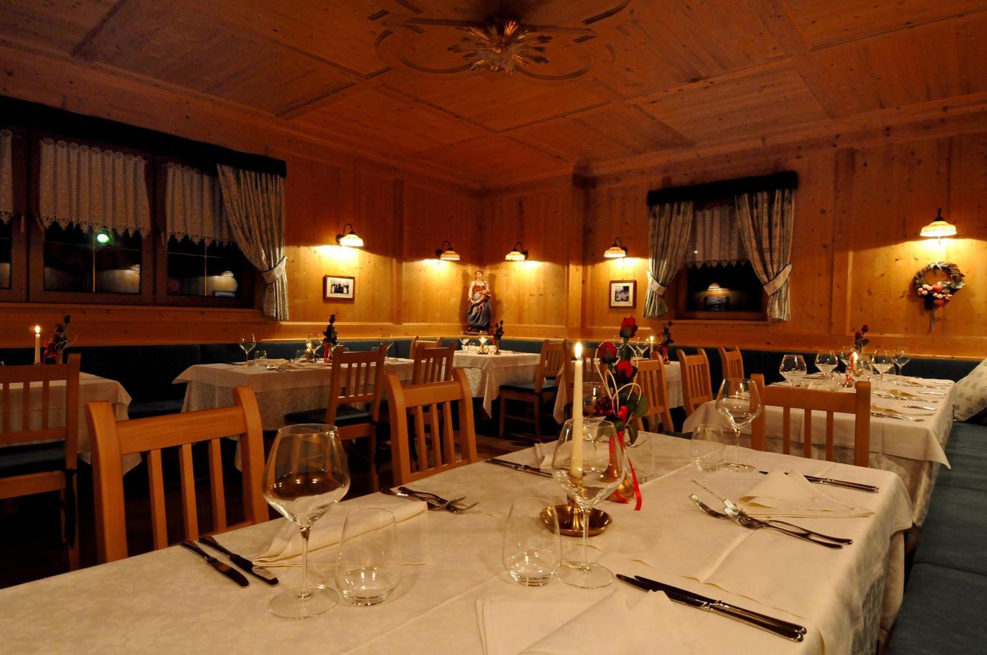 Hotel Valacia Поцца-ді-Фасса Екстер'єр фото