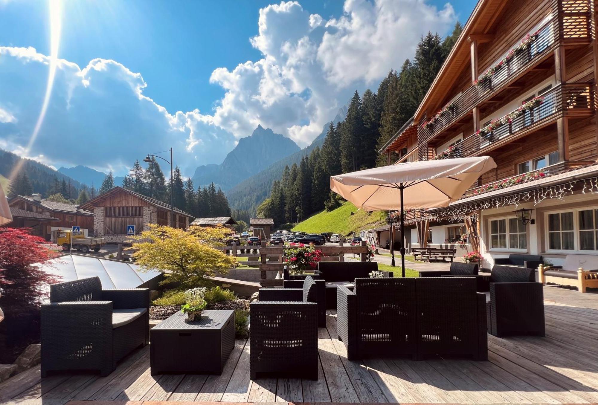 Hotel Valacia Поцца-ді-Фасса Екстер'єр фото