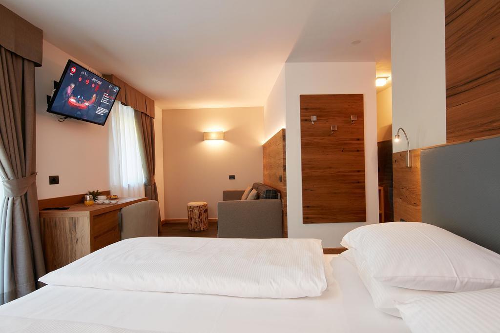 Hotel Valacia Поцца-ді-Фасса Екстер'єр фото