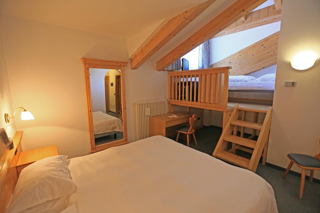 Hotel Valacia Поцца-ді-Фасса Екстер'єр фото