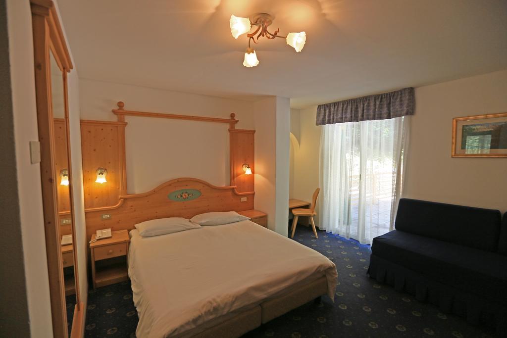 Hotel Valacia Поцца-ді-Фасса Екстер'єр фото