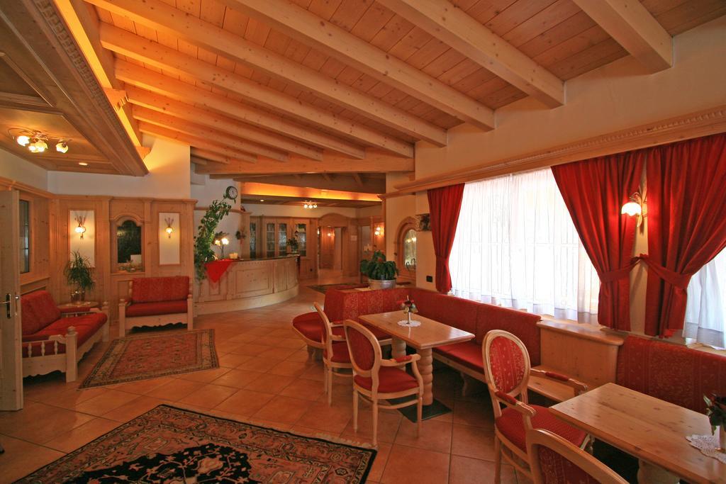 Hotel Valacia Поцца-ді-Фасса Екстер'єр фото
